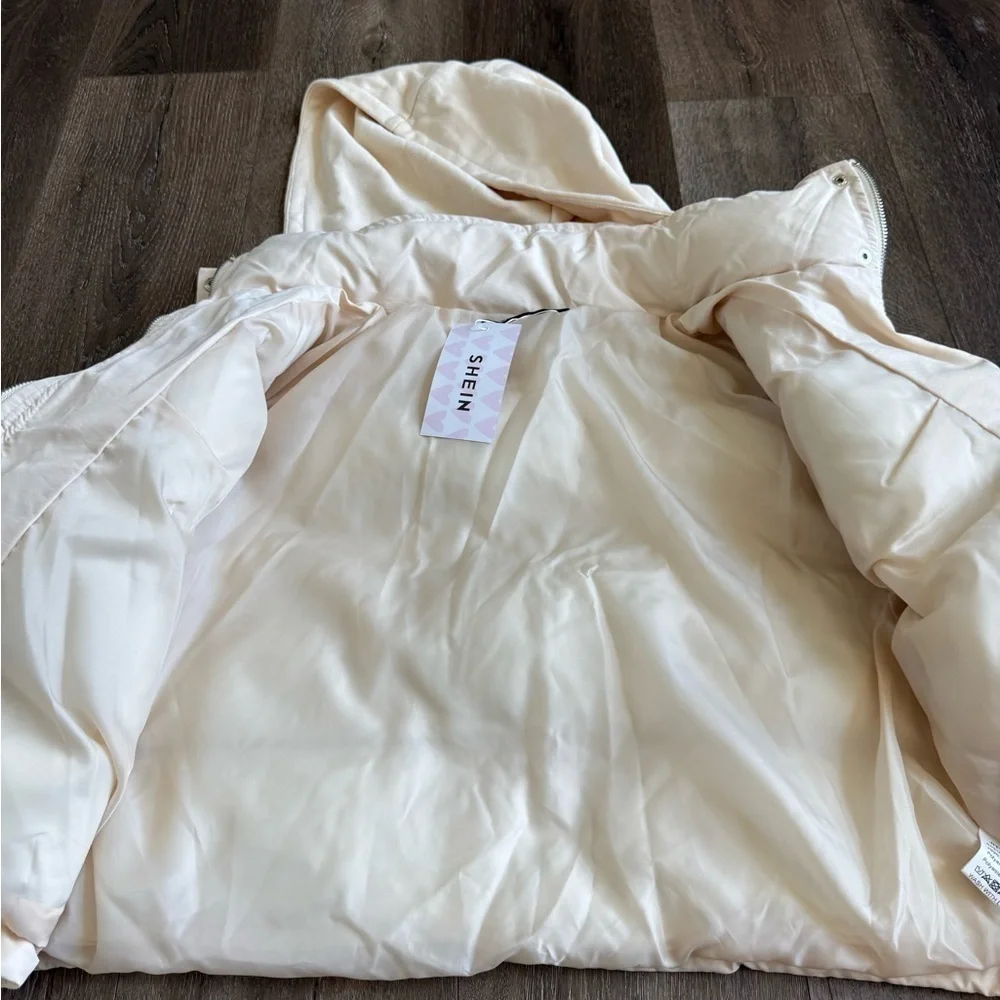 SHEIN puffer coat with detachable hood.  Cream in color.  Women’s size medium.